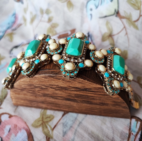 Banana Republic BR Gold Tone Huge Statement Bracelet Faux Turquoise and Cream - Picture 2 of 10